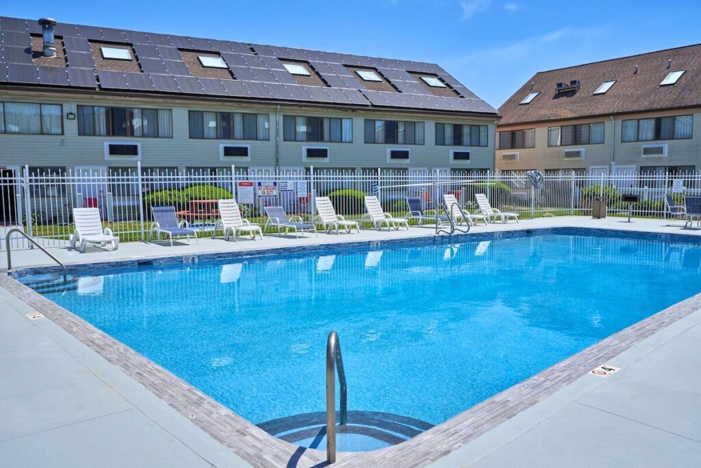 Admiralty Inn & Suites – a Red Collection Hotel