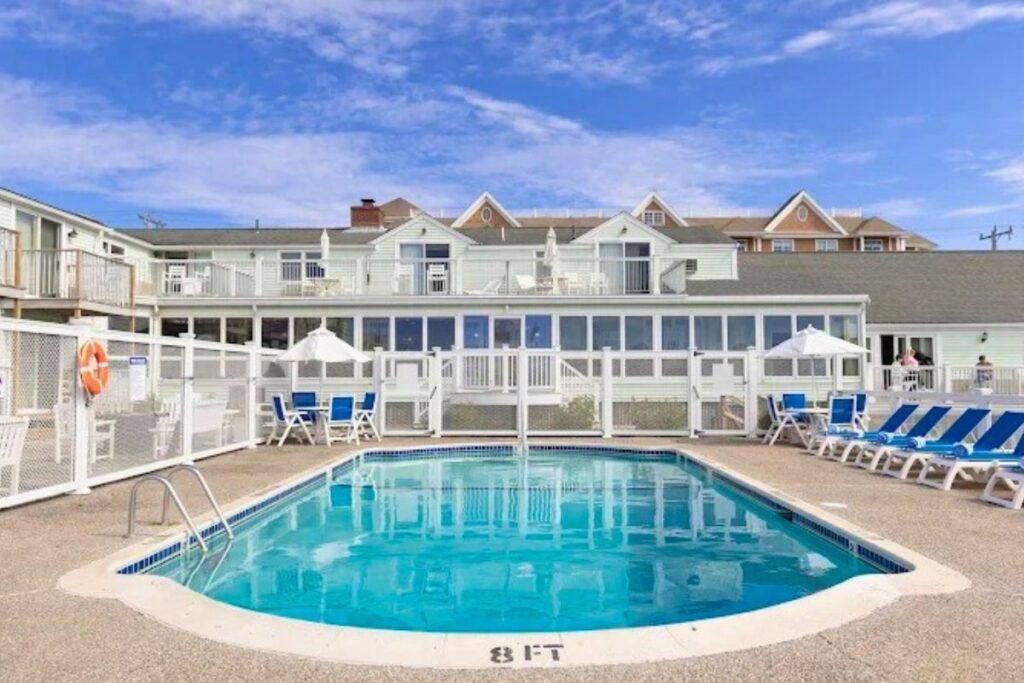 Anchor In Distinctive Waterfront Lodging