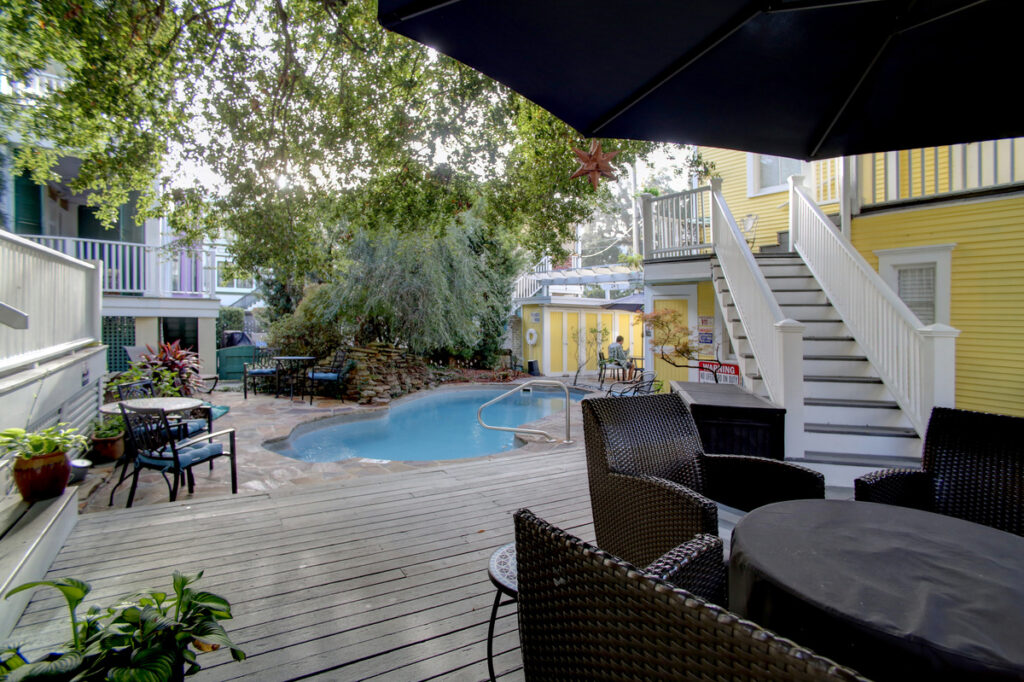 Azalea Inn and Villas