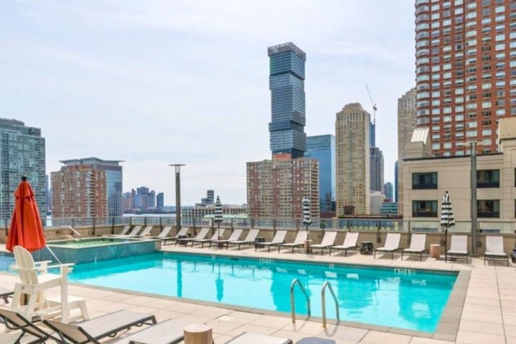 Bluebird Suites near PATH