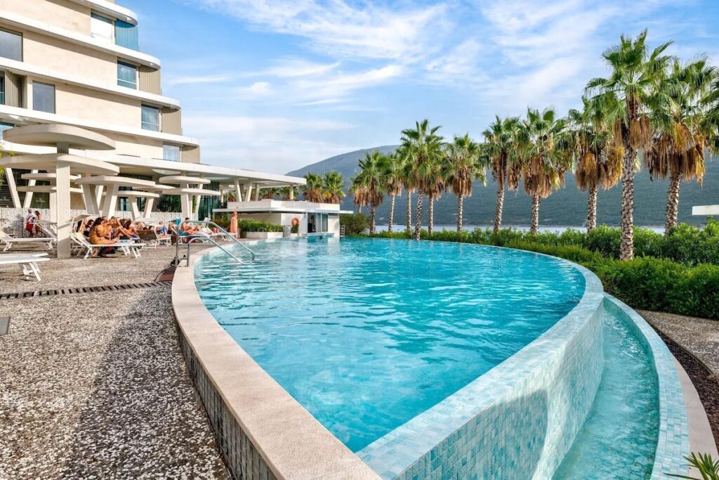 Carine Hotel Kumbor Superior