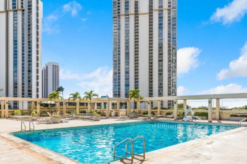 Castle At Ala Moana Hotel