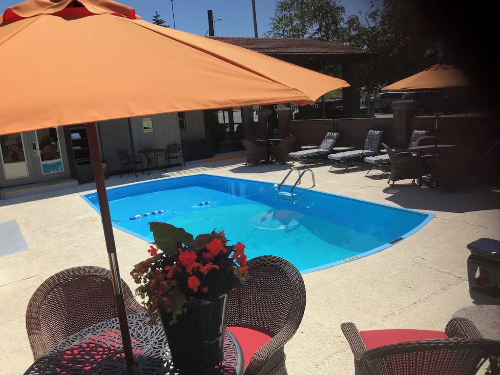 Coachman Inn & Suites