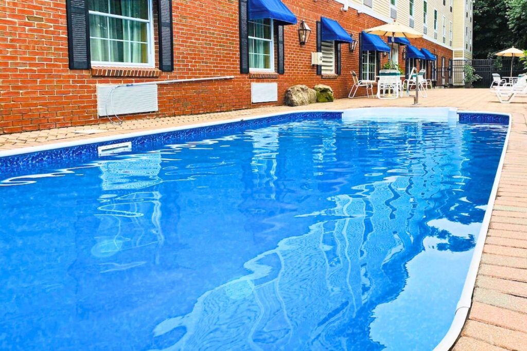 Comfort Inn & Suites Sturbridge – Brimfield