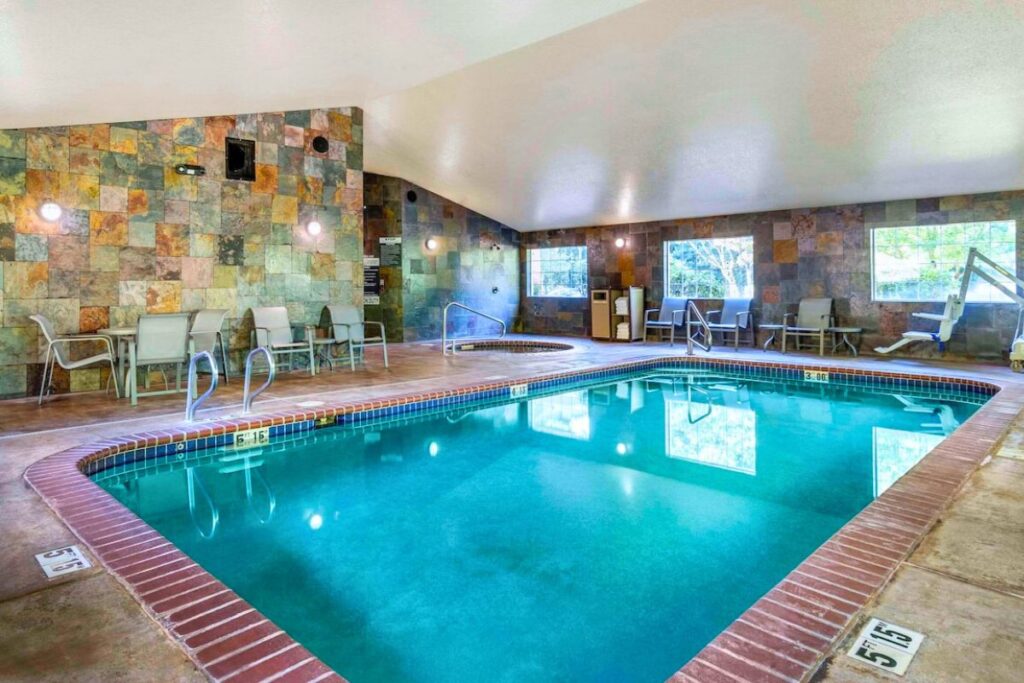 Comfort Inn & Suites Tualatin – Lake Oswego South