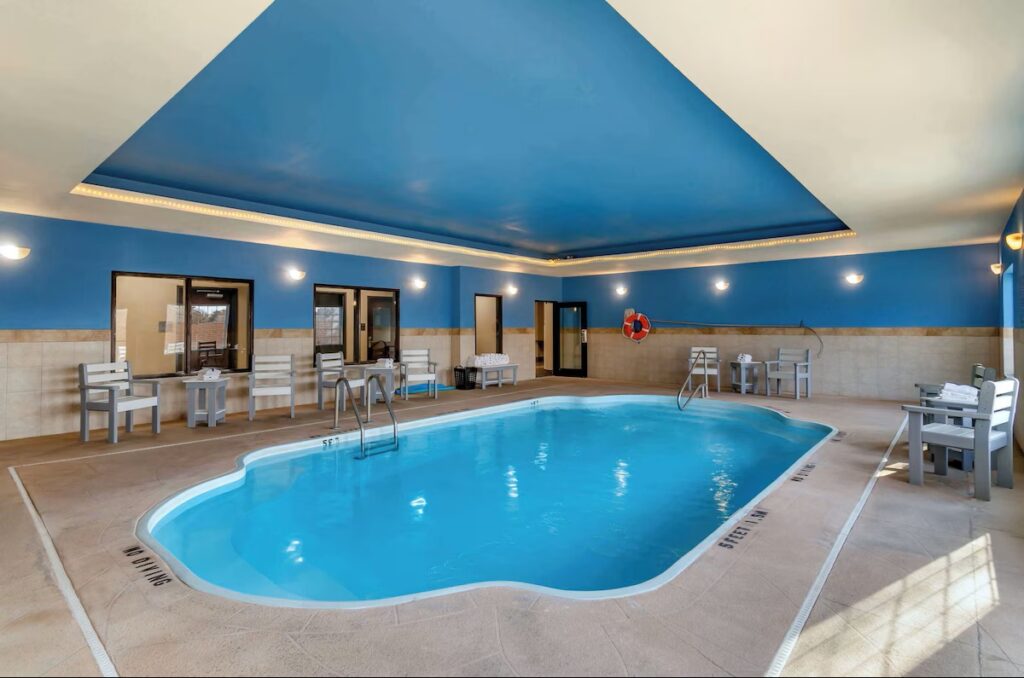 Comfort Inn & Suites near Bethel College