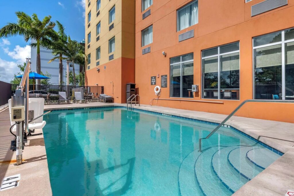 Comfort Suites Fort Lauderdale Airport South & Cruise Port
