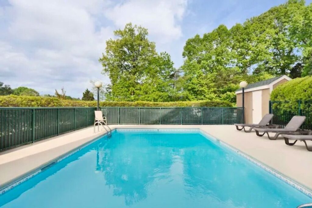 Country Inn & Suites by Radisson, Burlington (Elon), NC