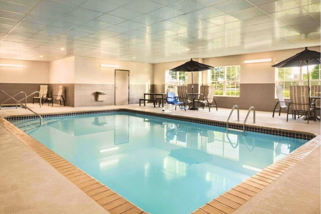 Country Inn & Suites by Radisson, Coralville, IA