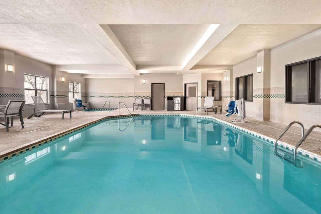 Country Inn & Suites by Radisson, St. Cloud East, MN