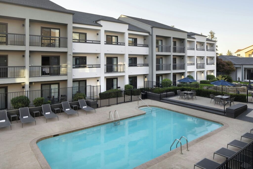 Courtyard by Marriott Bakersfield