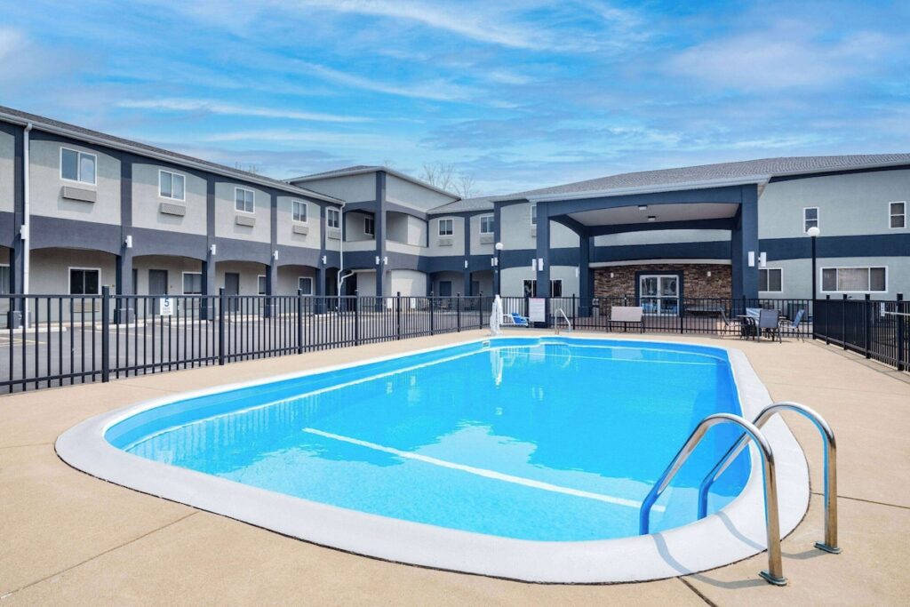 Days Inn & Suites by Wyndham Niagara Falls/Buffalo