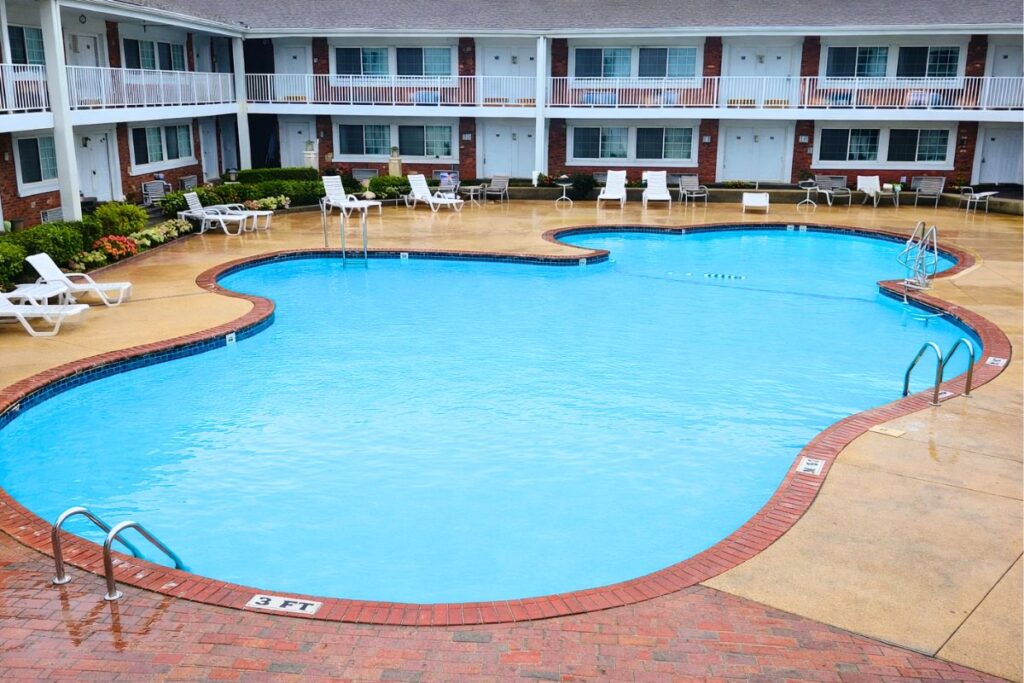 Days Inn & Suites by Wyndham Roseville/Detroit Area