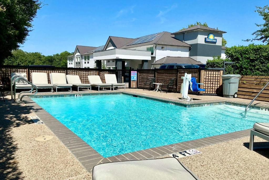 Days Inn by Wyndham Arlington