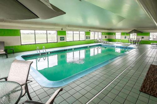 Econo Lodge Inn & Suites Monroe