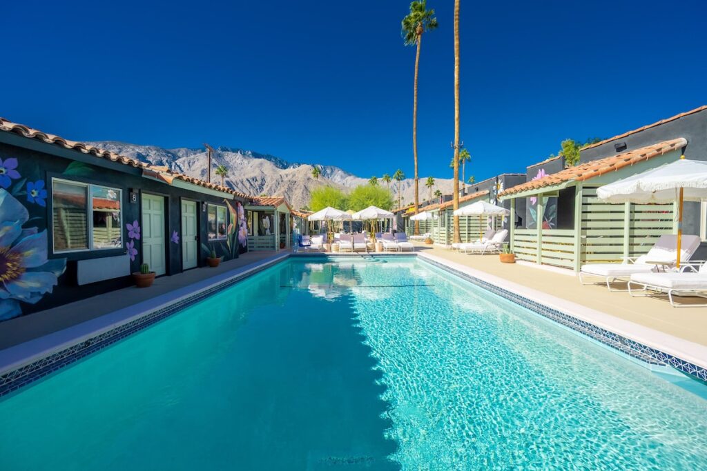 Fleur Noire Hotel – 21 and Over