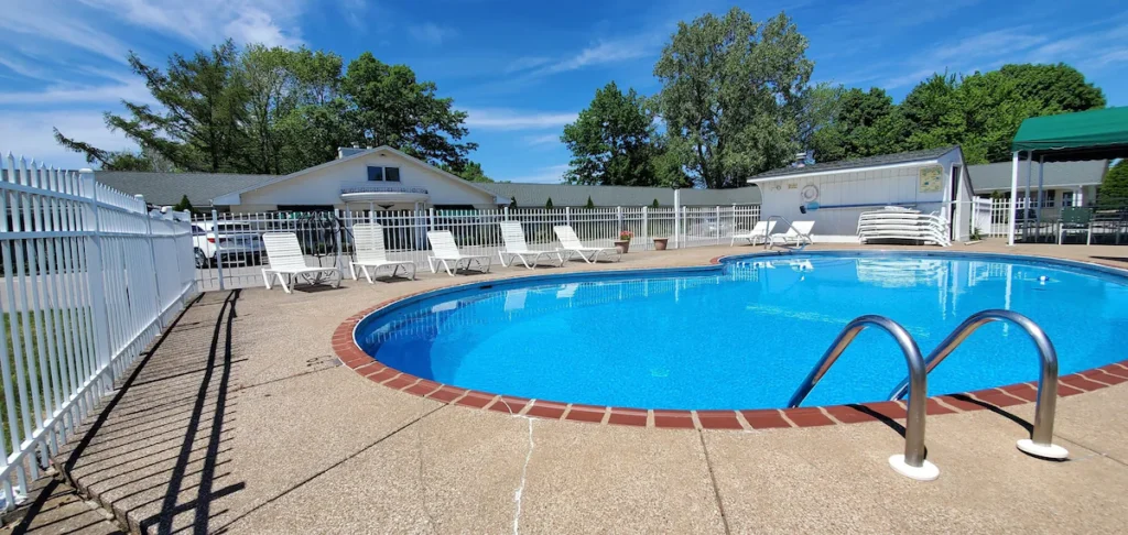 Glass House Inn Erie Near I-90 & I-79