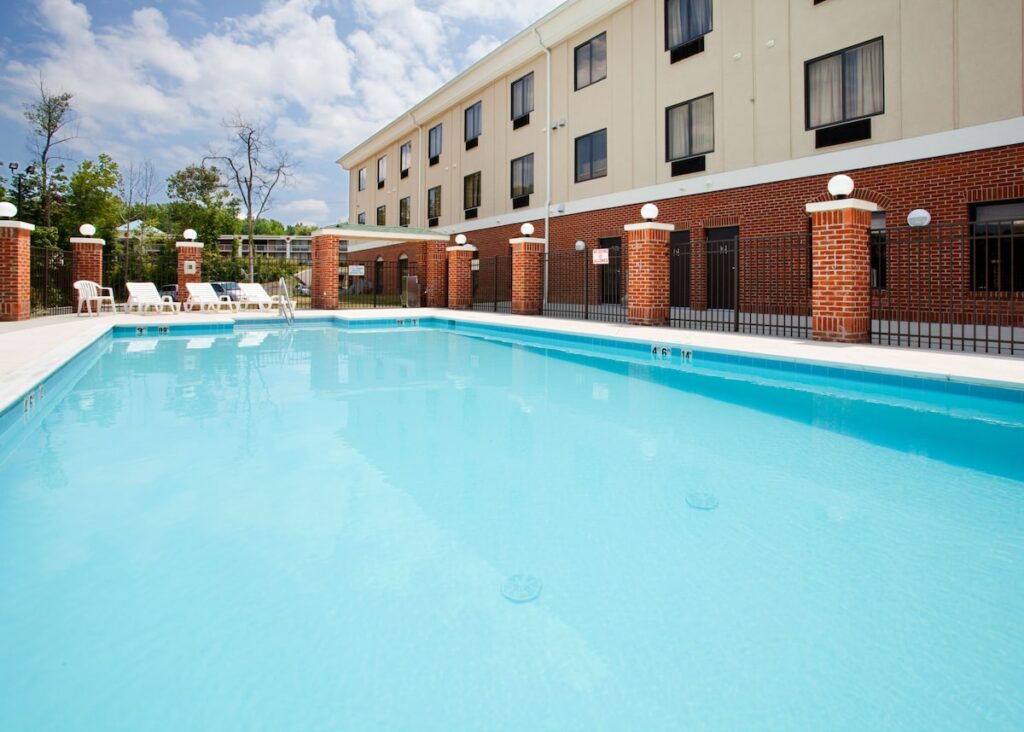 Holiday Inn Express Hotel & Suites Greensboro – East by IHG