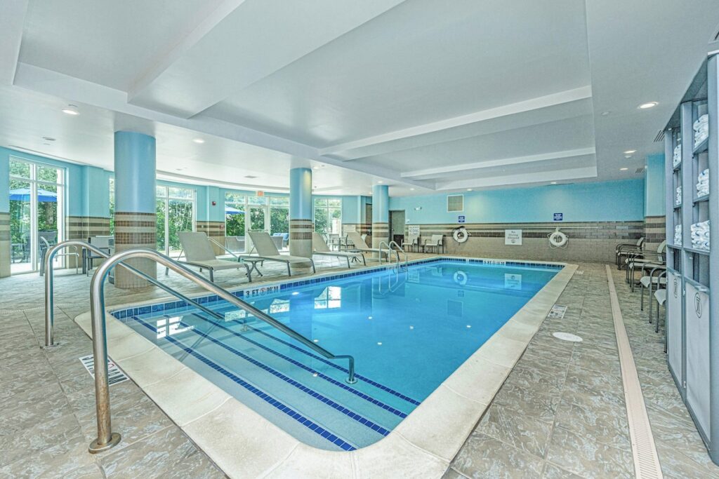 Holiday Inn Express & Suites Charleston Arpt-Conv Ctr Area