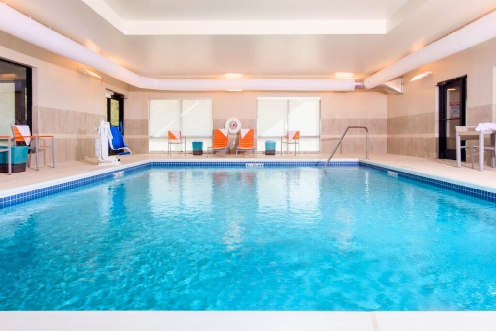 Holiday Inn Express & Suites East Peoria – Riverfront by IHG