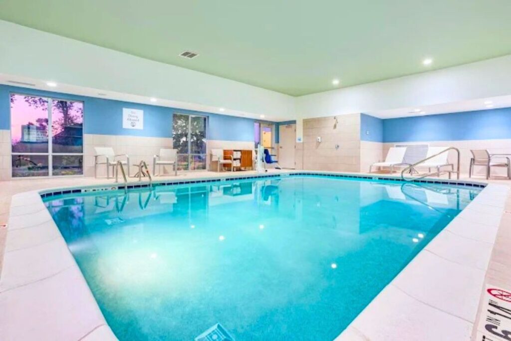 Holiday Inn Express & Suites Elkhart North by IHG