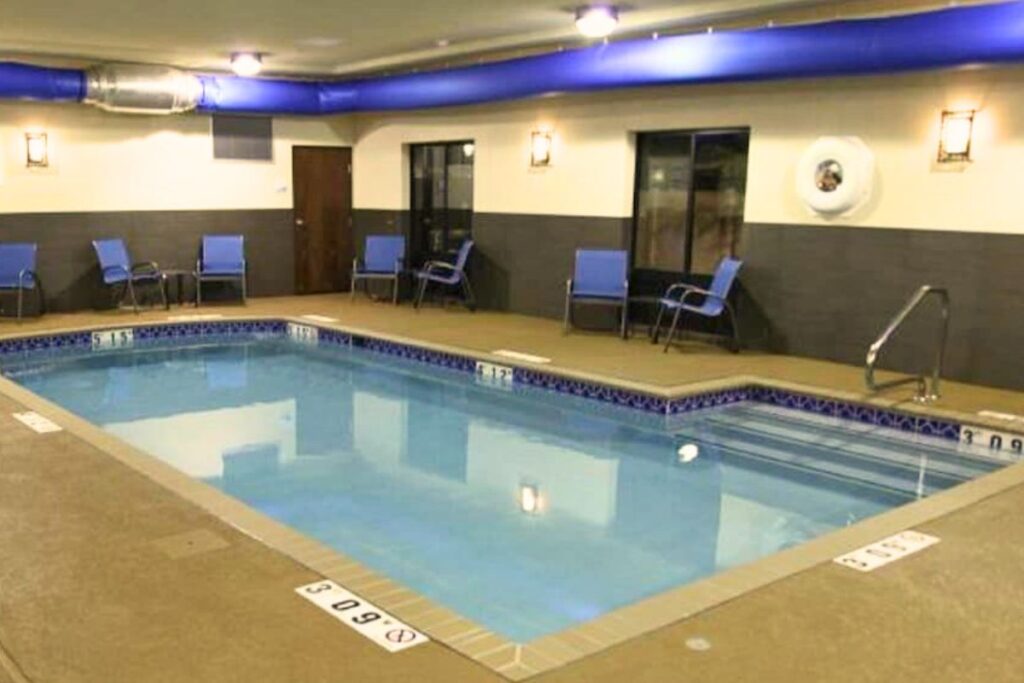 Holiday Inn Express & Suites Huntsville Airport by IHG