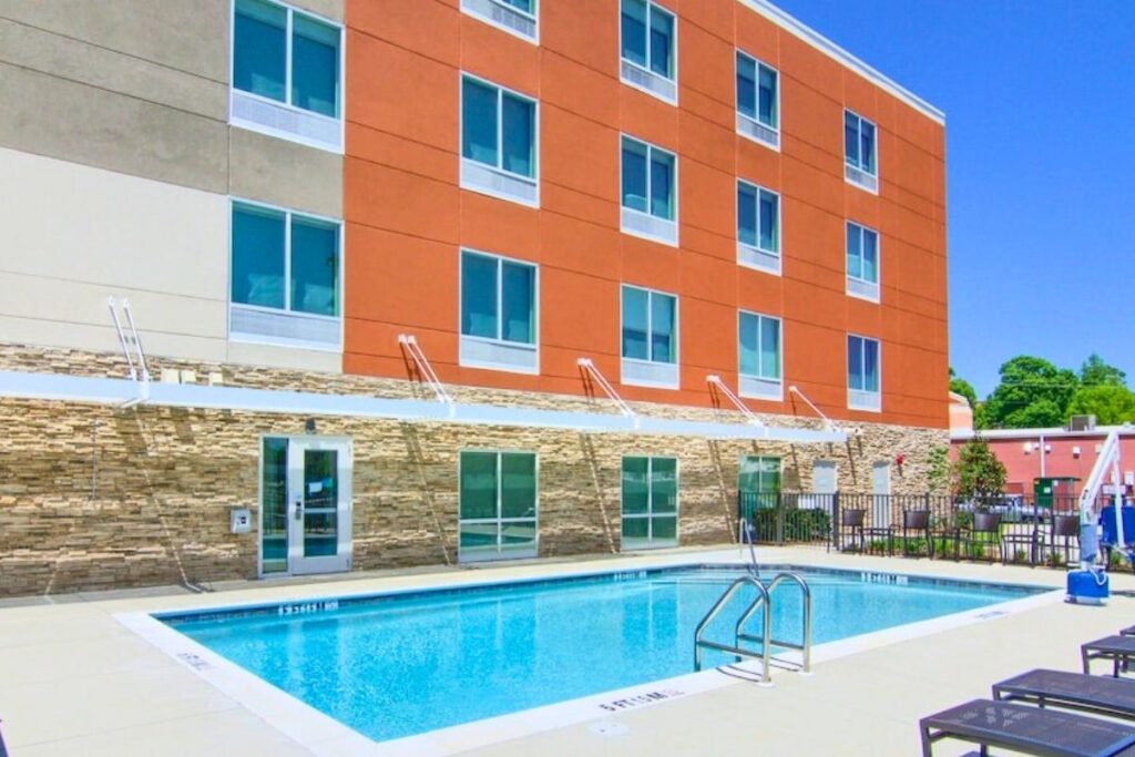 Holiday Inn Express & Suites Mobile – University Area by IHG