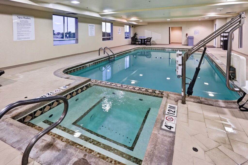 Holiday Inn Express & Suites Wichita Northwest by IHG