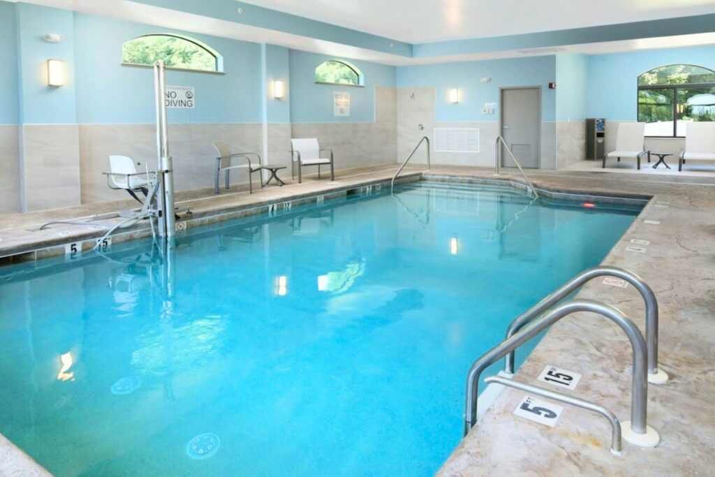 Holiday Inn Express & Suites Williamstown – Glassboro by IHG