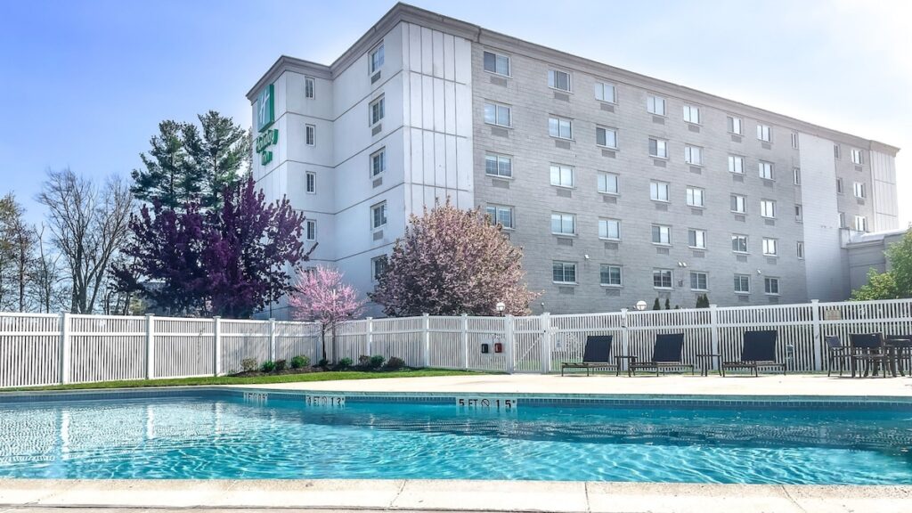 Holiday Inn Salem – I-93 at Exit 2 by IHG