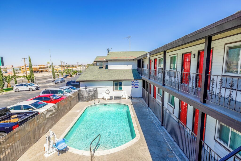 Hotel Avenida Victorville I 15