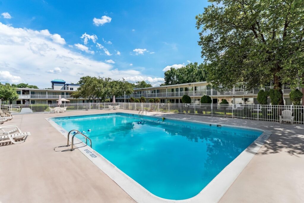 Howard Johnson by Wyndham Albany