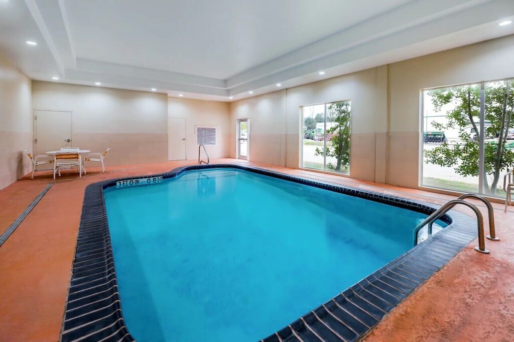 La Quinta Inn & Suites by Wyndham Marshall