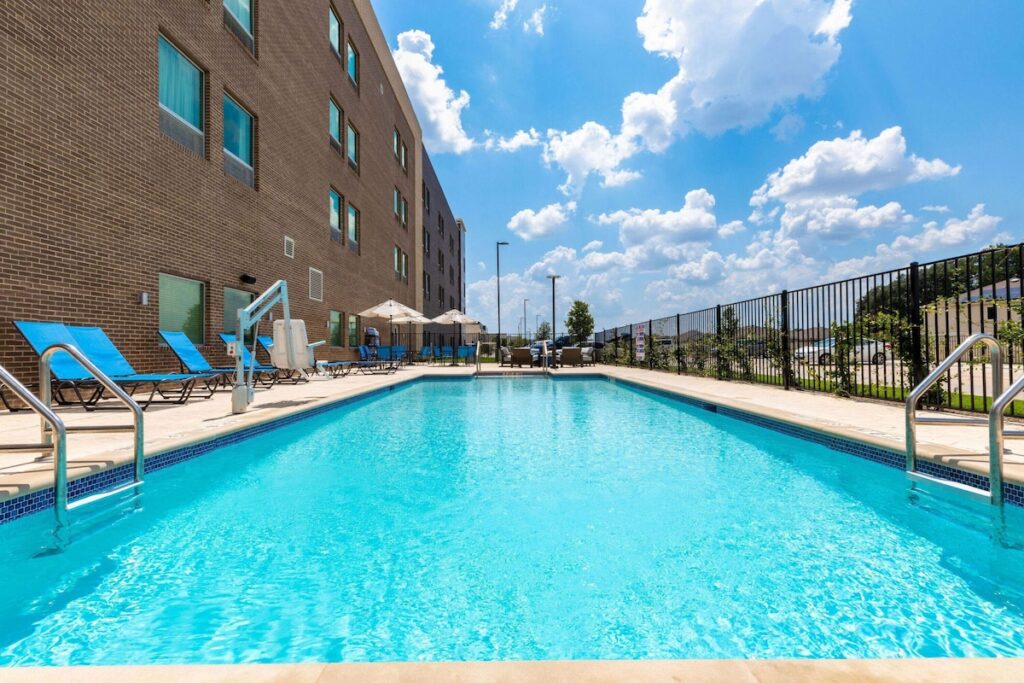 La Quinta Inn & Suites by Wyndham Round Rock near Kalahari