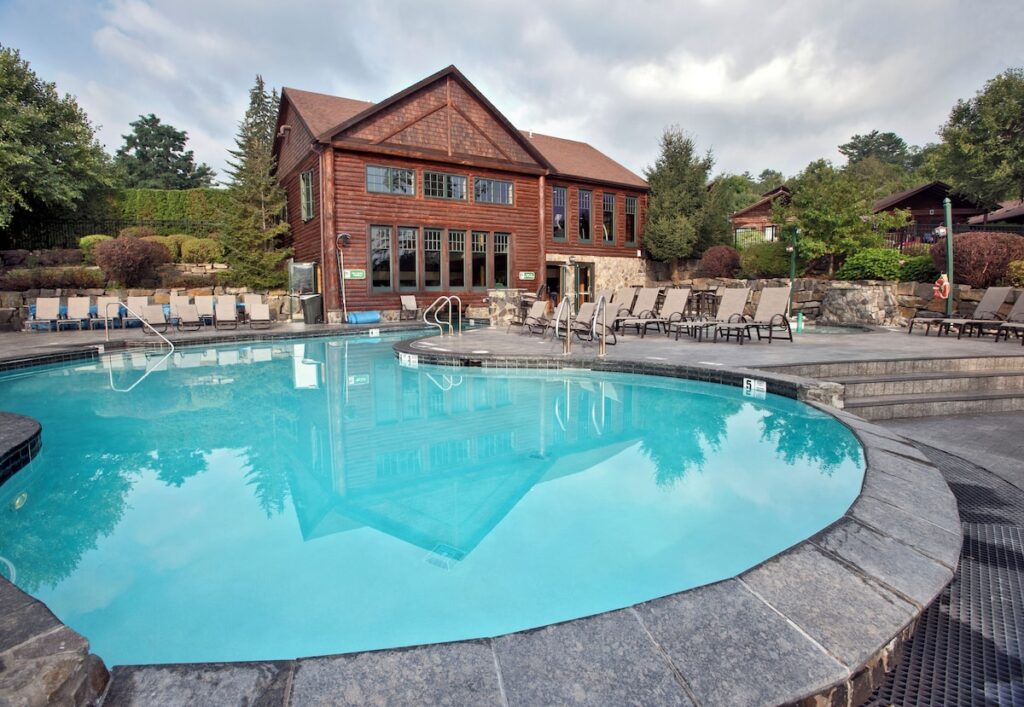 Lodges At Cresthaven