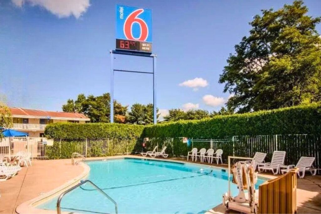 Motel 6 Leominster, MA