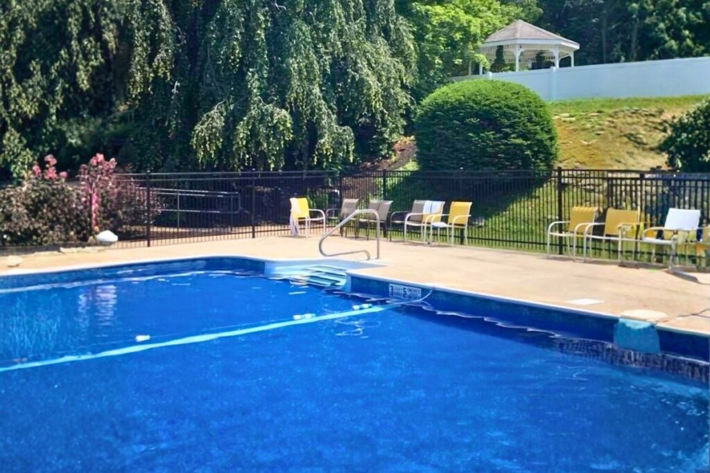 Publick House Historic Inn and Country Motor Lodge