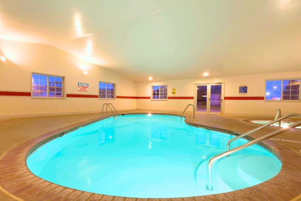 Super 8 by Wyndham Greenfield