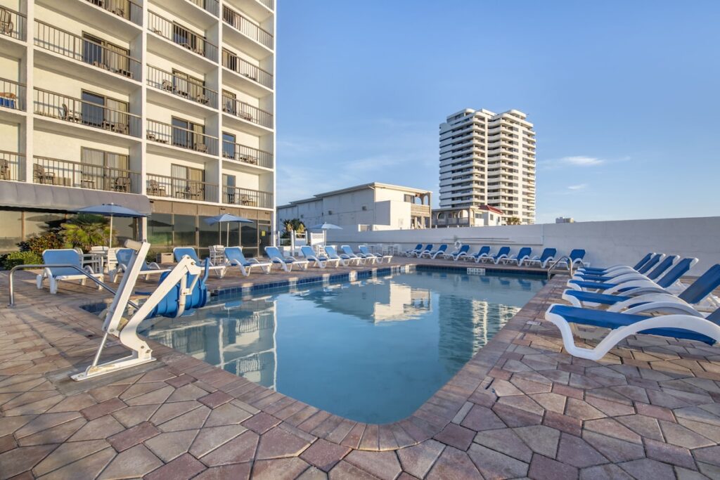 Tropical Winds Oceanfront Hotel